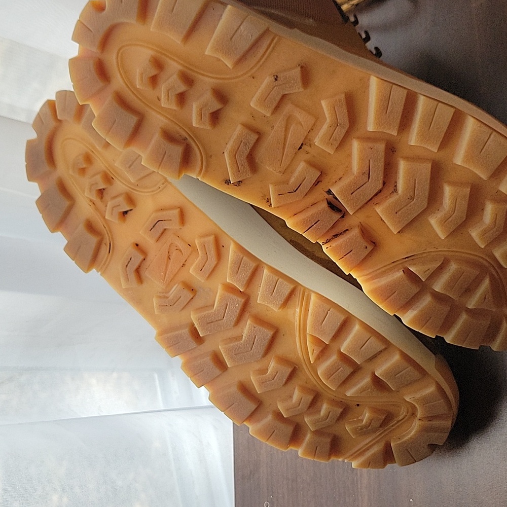 Nike Brown High-Top Boots - Picture 4 of 5